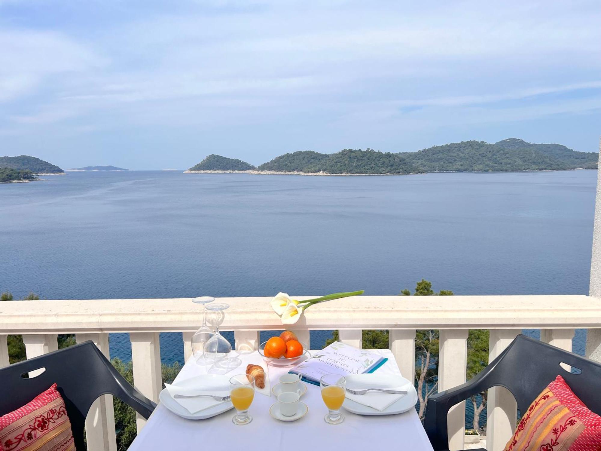 Terrace Studios With Panoramic Seaview Uble Exterior photo