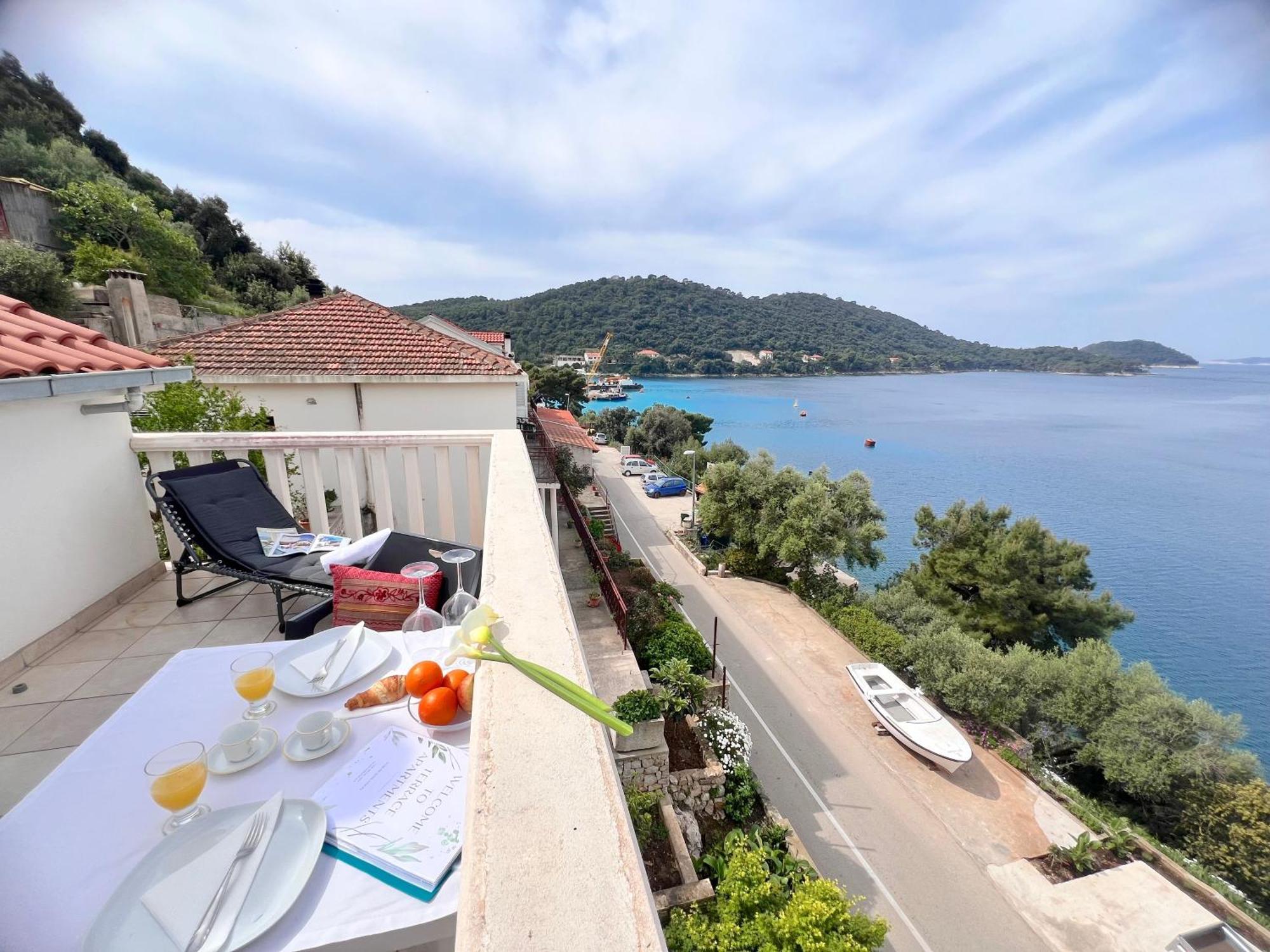Terrace Studios With Panoramic Seaview Uble Exterior photo
